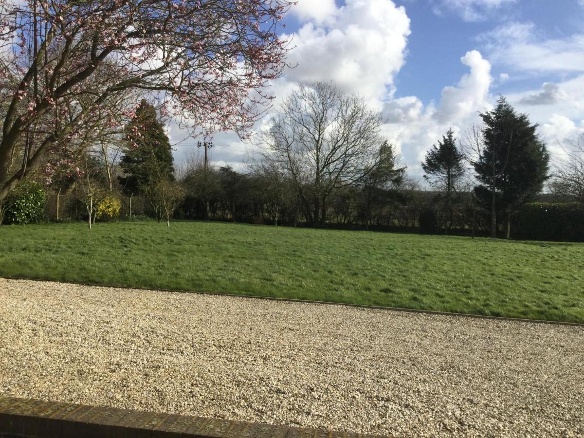 Treetops Cottages & Spa Grimsby Bagian luar foto