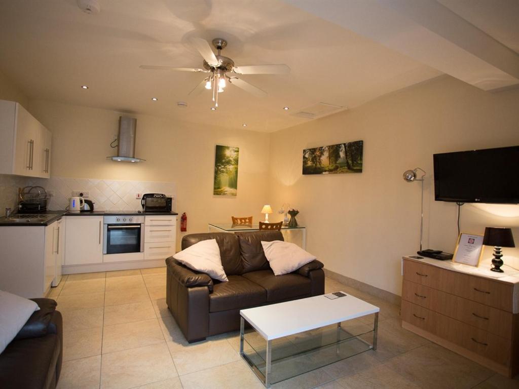 Treetops Cottages & Spa Grimsby Bagian luar foto