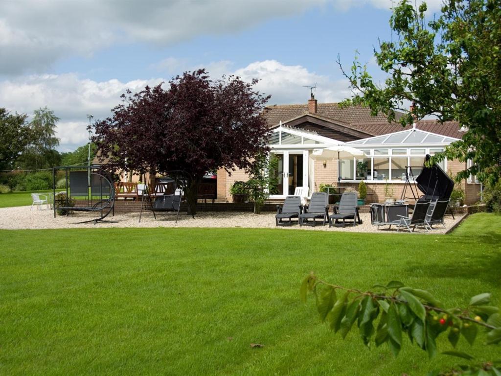 Treetops Cottages & Spa Grimsby Bagian luar foto