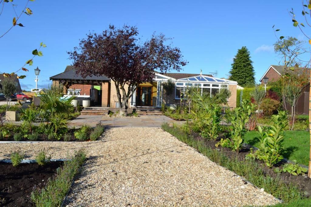 Treetops Cottages & Spa Grimsby Bagian luar foto