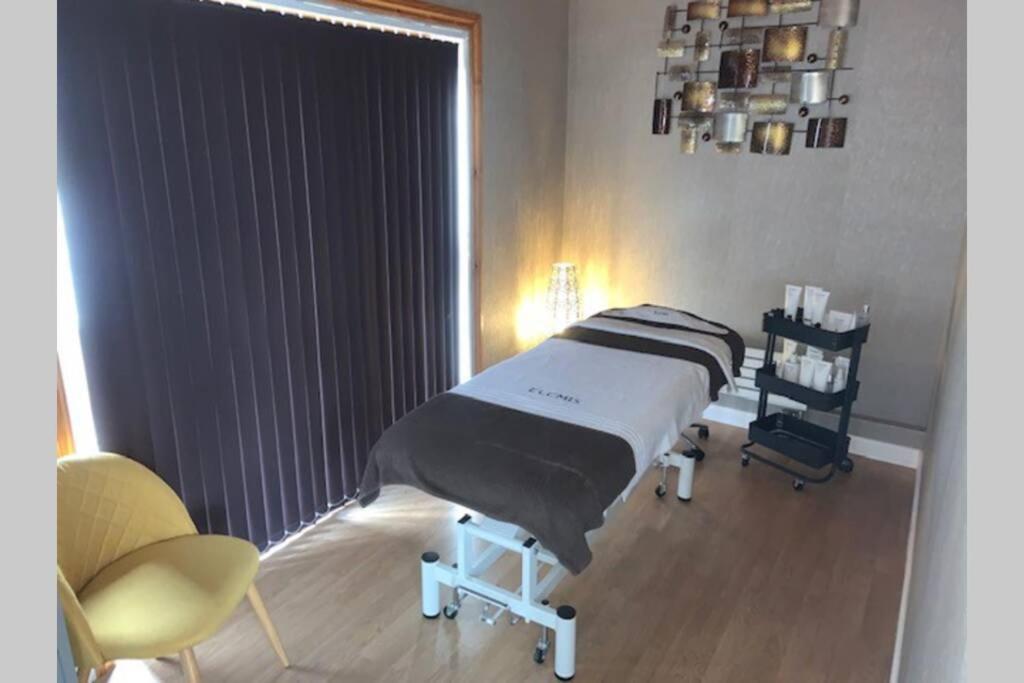 Treetops Cottages & Spa Grimsby Bagian luar foto