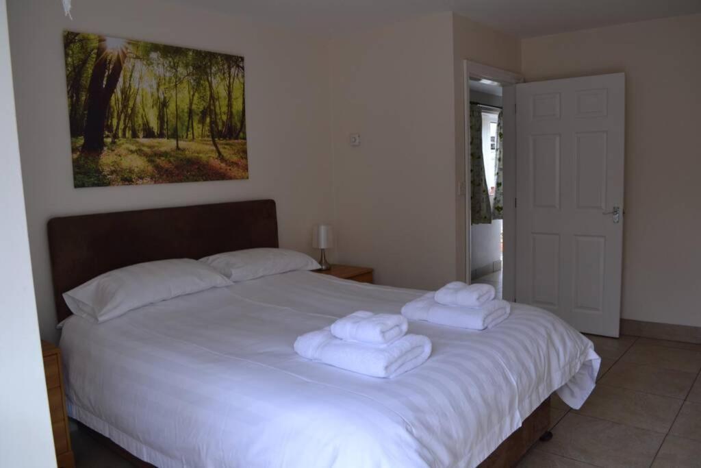 Treetops Cottages & Spa Grimsby Bagian luar foto