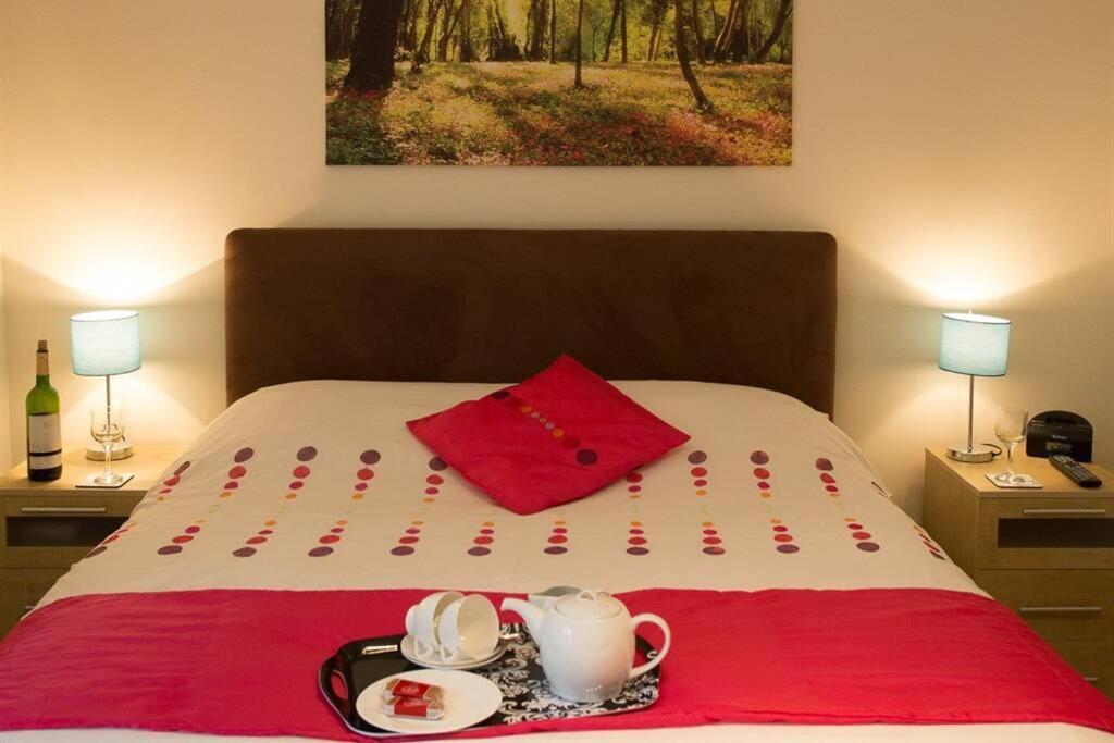 Treetops Cottages & Spa Grimsby Bagian luar foto
