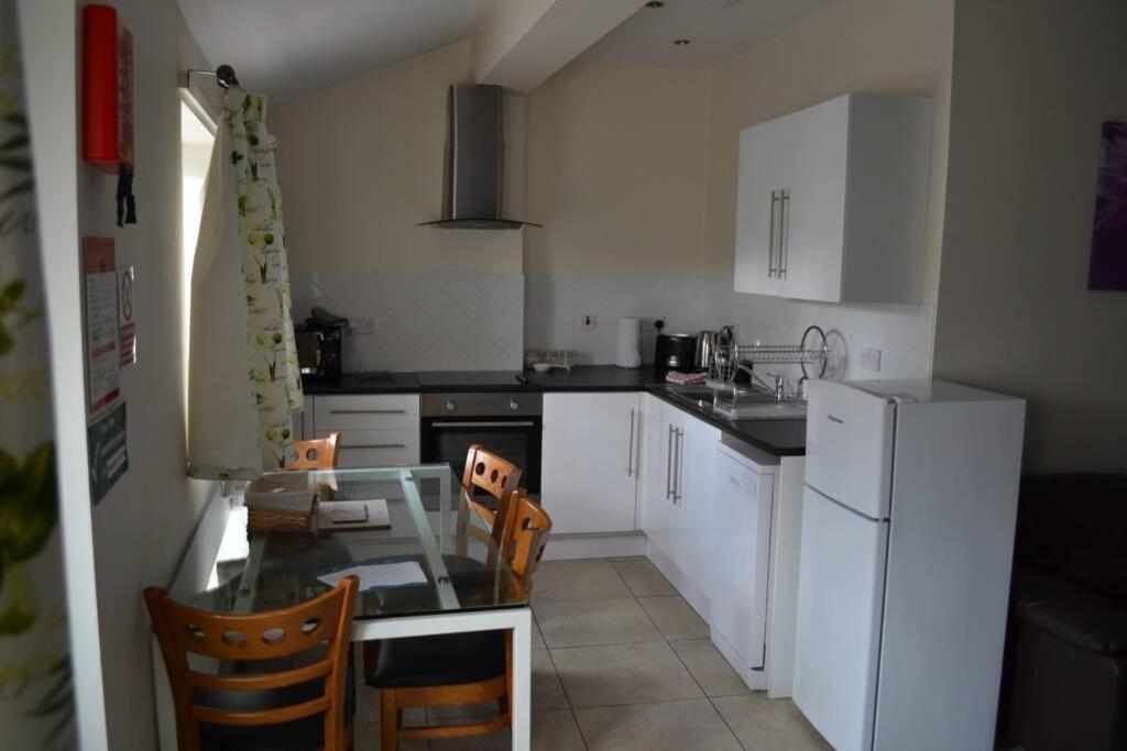 Treetops Cottages & Spa Grimsby Bagian luar foto