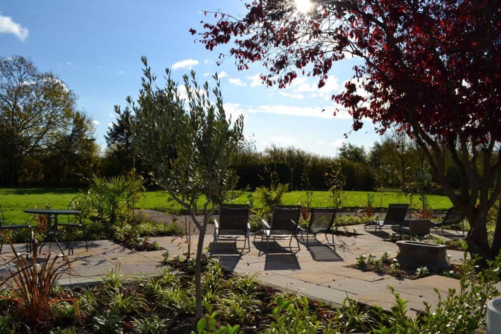 Treetops Cottages & Spa Grimsby Bagian luar foto