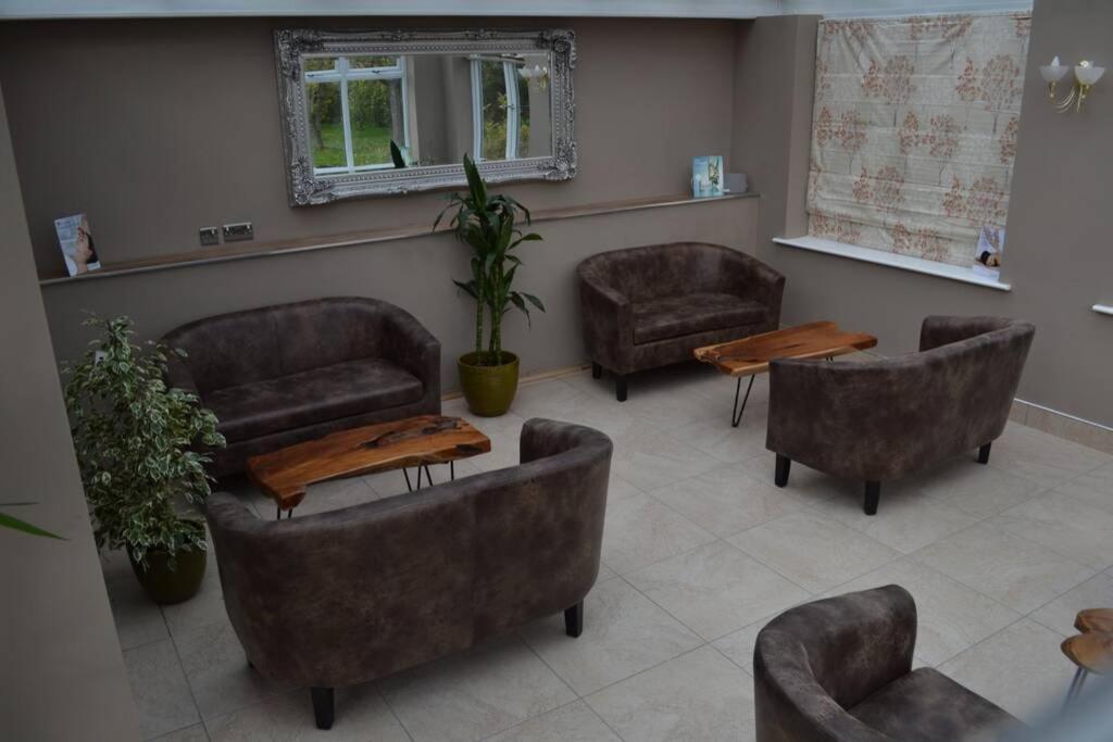 Treetops Cottages & Spa Grimsby Bagian luar foto