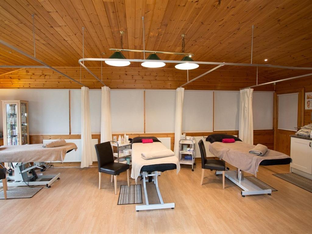 Treetops Cottages & Spa Grimsby Bagian luar foto